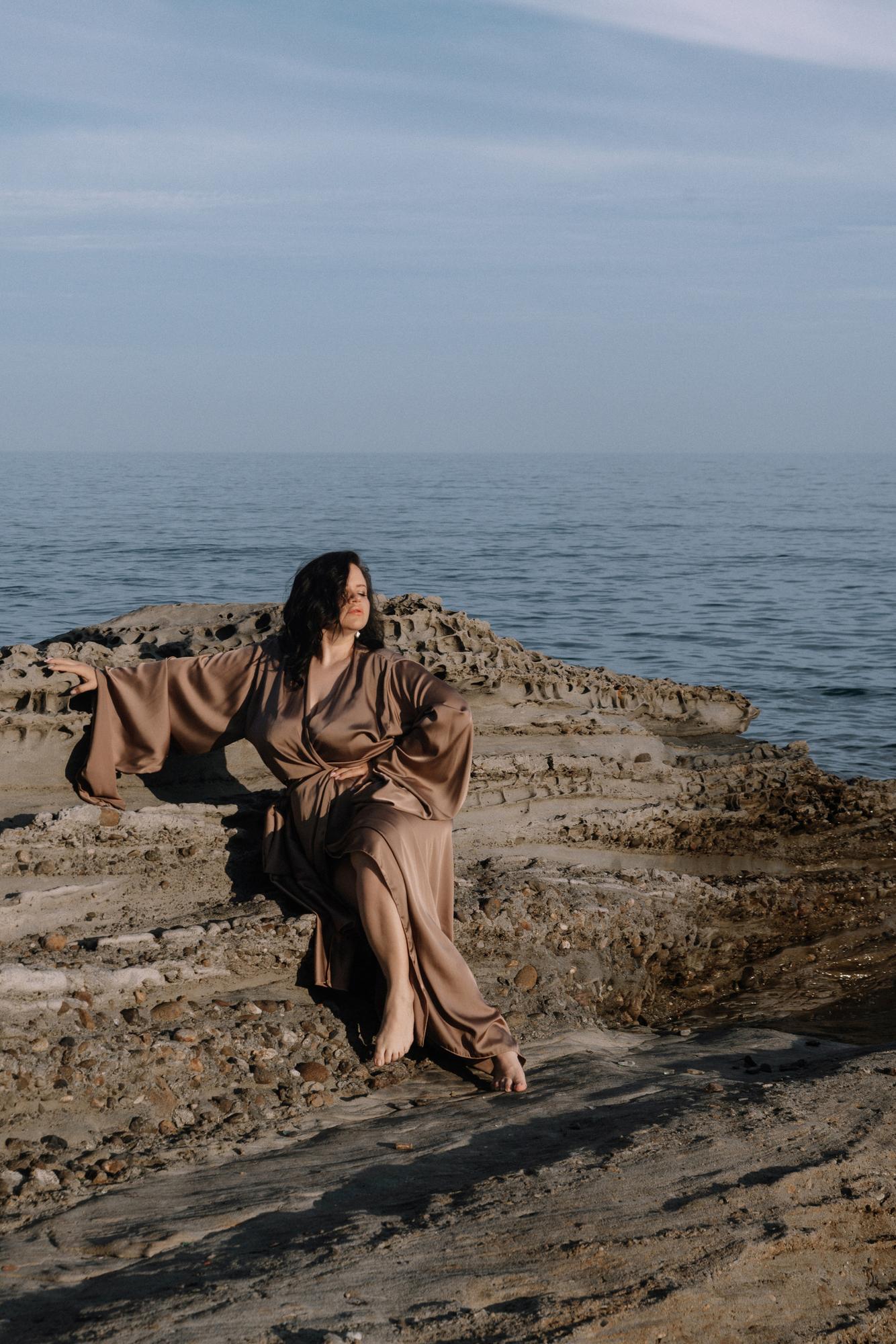 Шоколадный шелковый халат