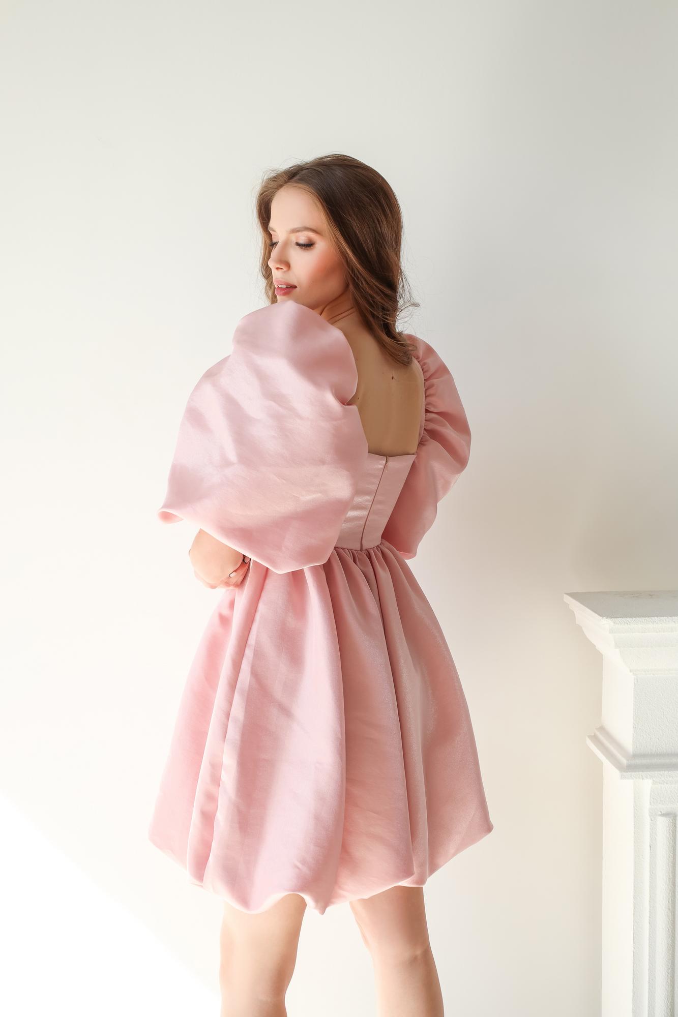 Пудровое короткое колокольчик из органзы-стекла