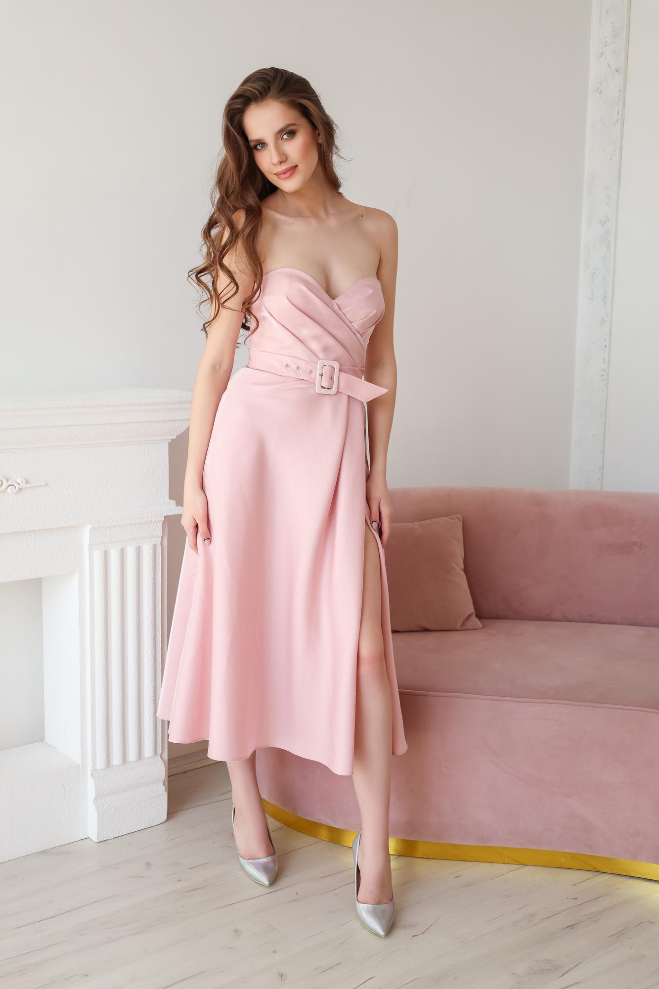 Пудровое миди со съемной накидкой-рукавами