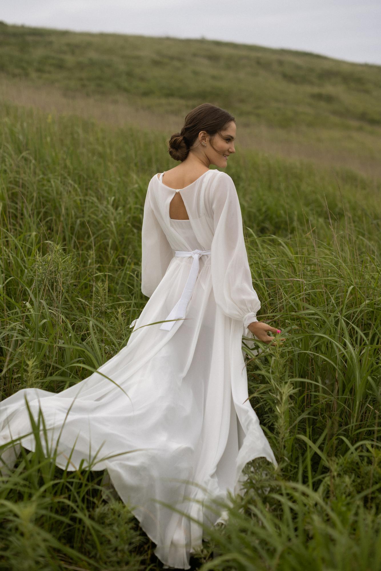 Молочное шифоновое платье