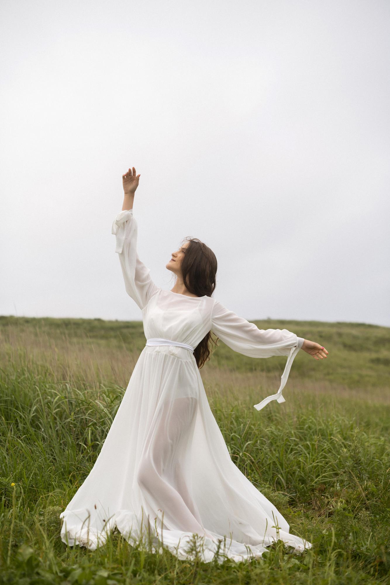 Молочное шифоновое платье