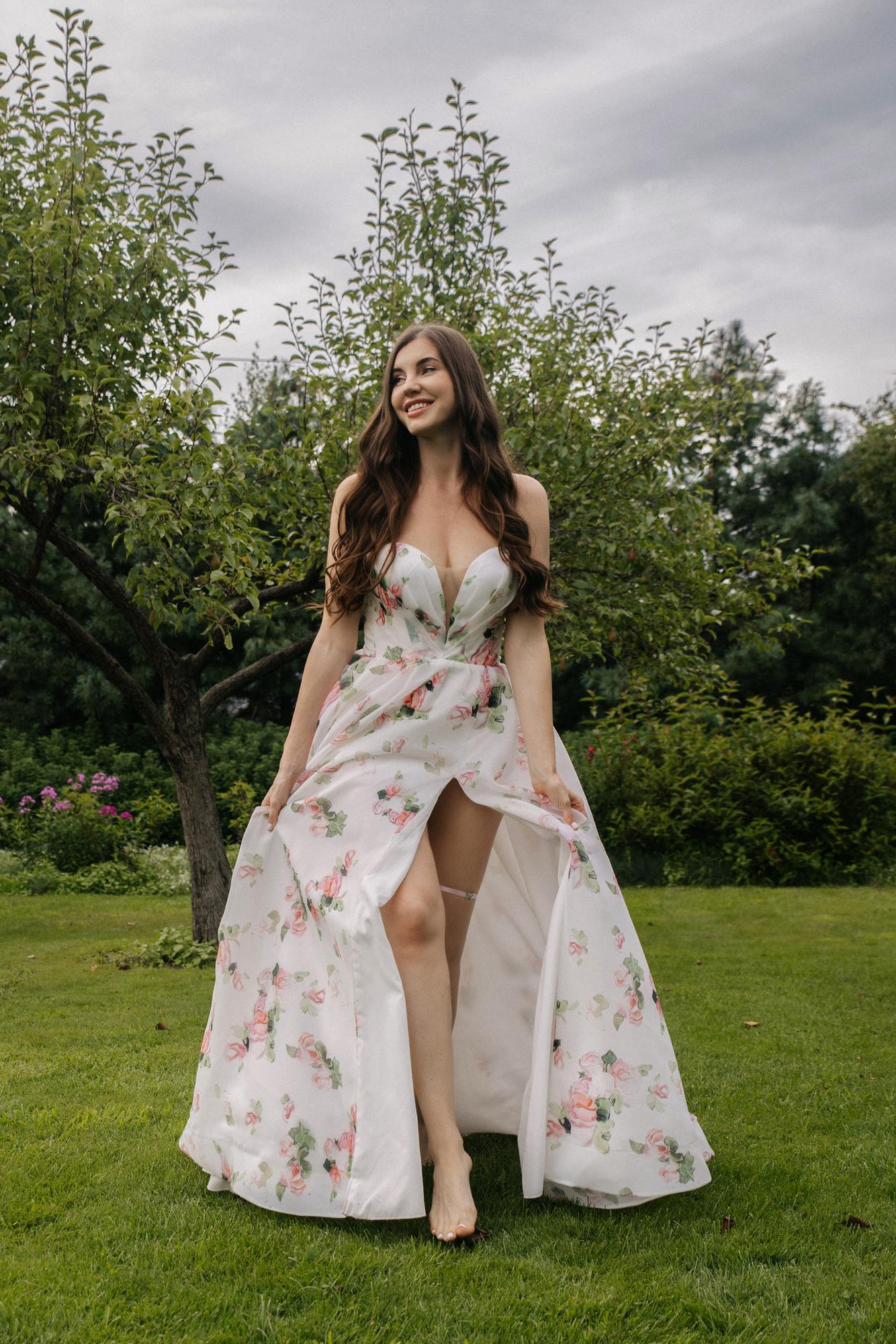 Молочное цветочное со съемным рукавом, органза