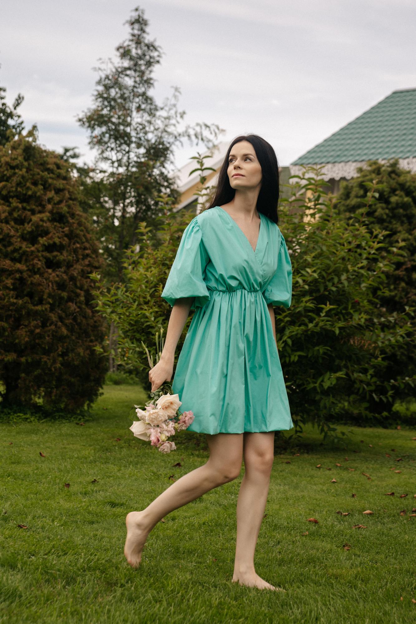 Мятное короткое платье колокольчик