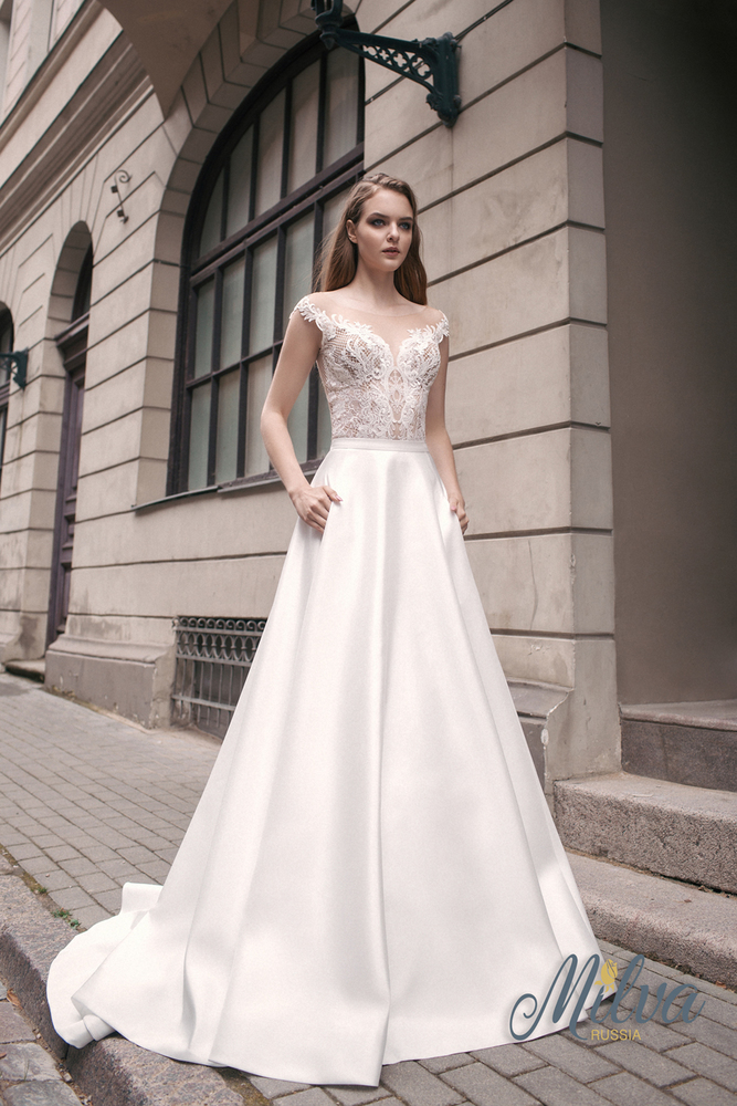 Молочная атласная юбка