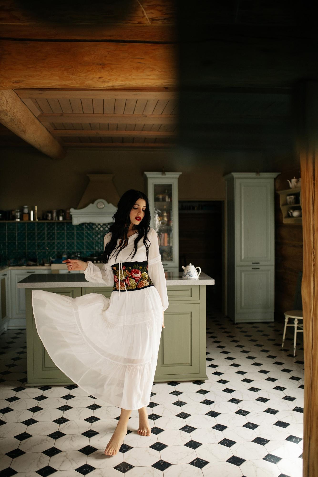 Шифоновое миди платье с рукавом