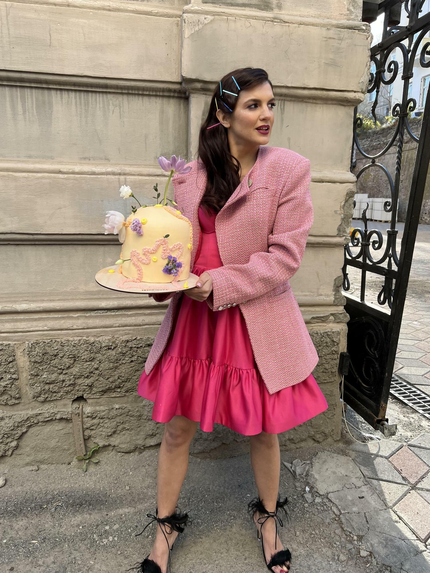 Малиновое атлас врезная чашка Бритни