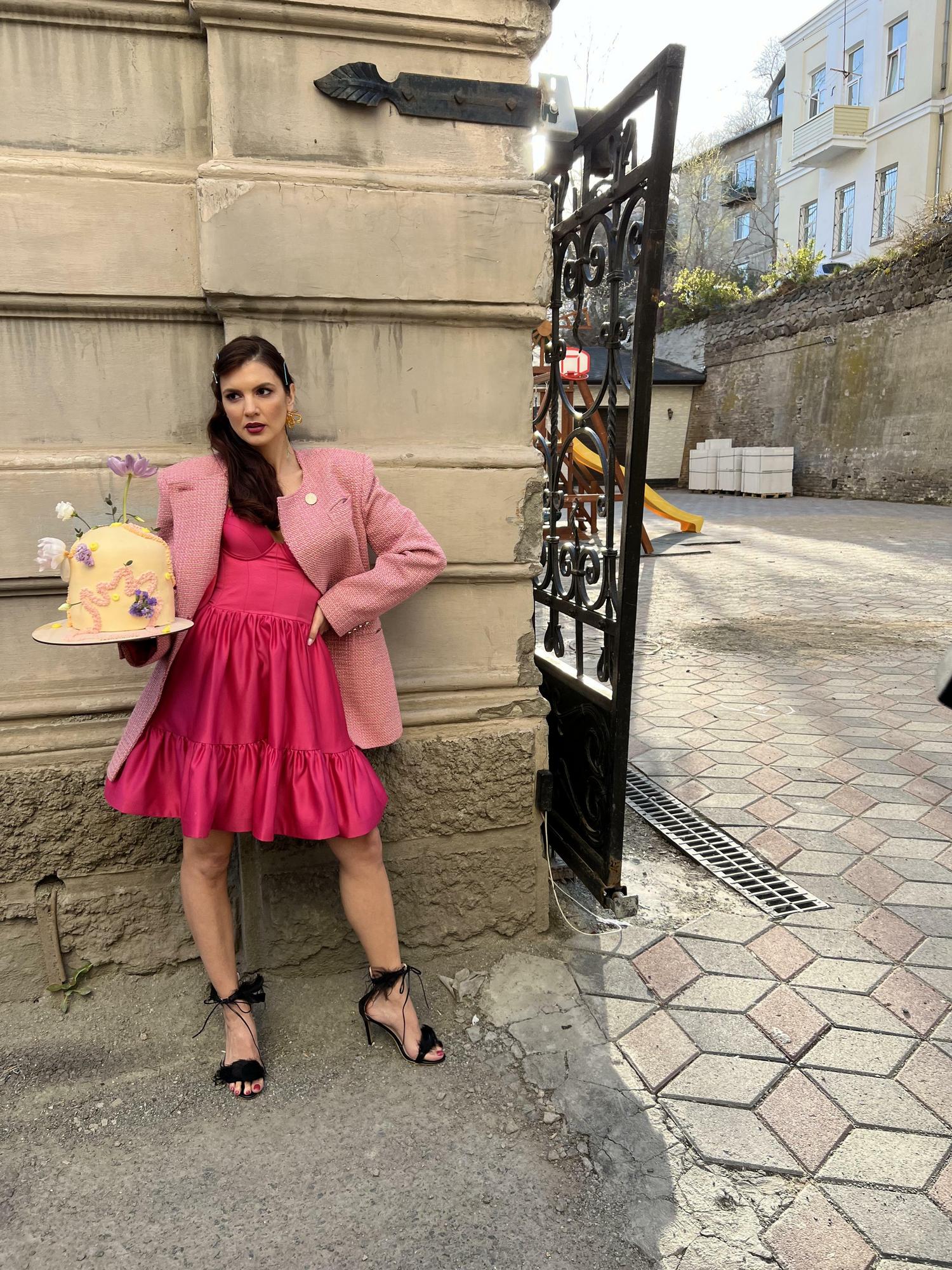 Малиновое атлас врезная чашка Бритни