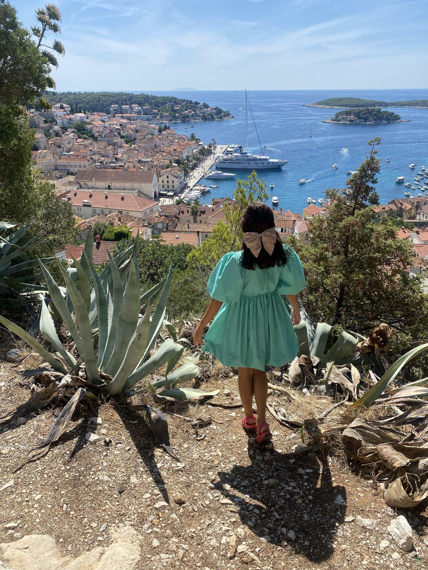 Мятное короткое платье колокольчик