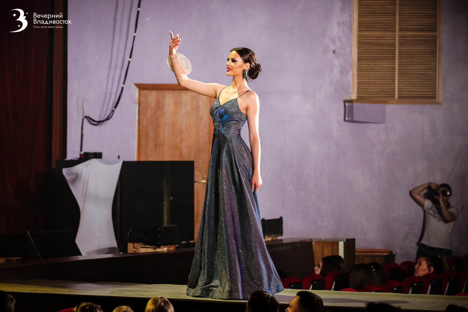 Синее глиттер тонкая лямка разрез