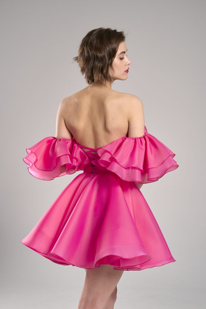 Малиновое органза спущенные плечи волан