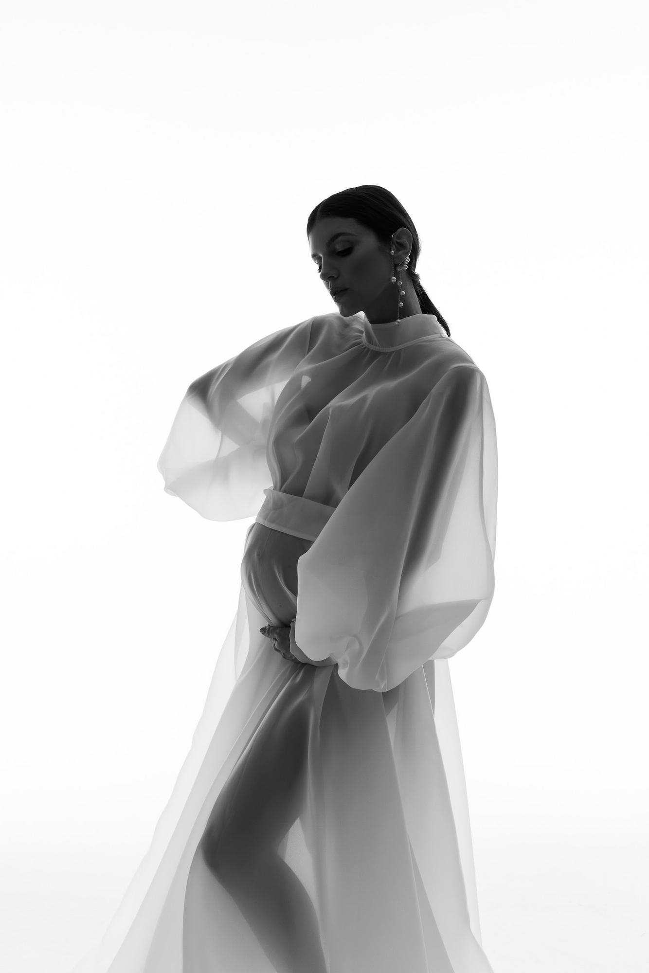 Белая накидка органза под горло с рукавом