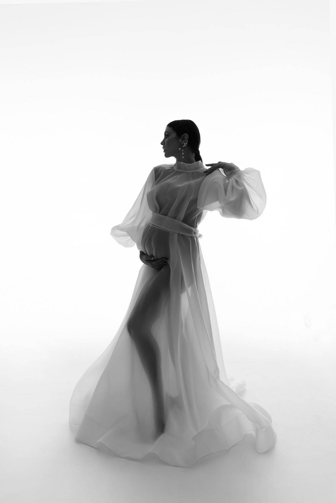 Белая накидка органза под горло с рукавом