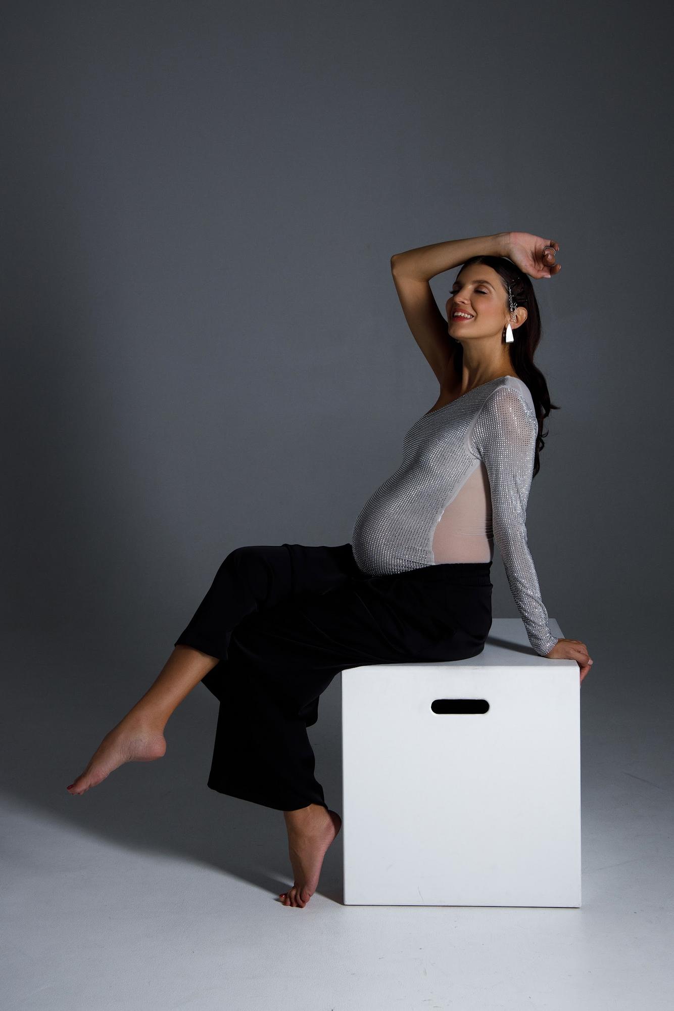 Боди серое стразы ассиметрия на одно плечо рукав