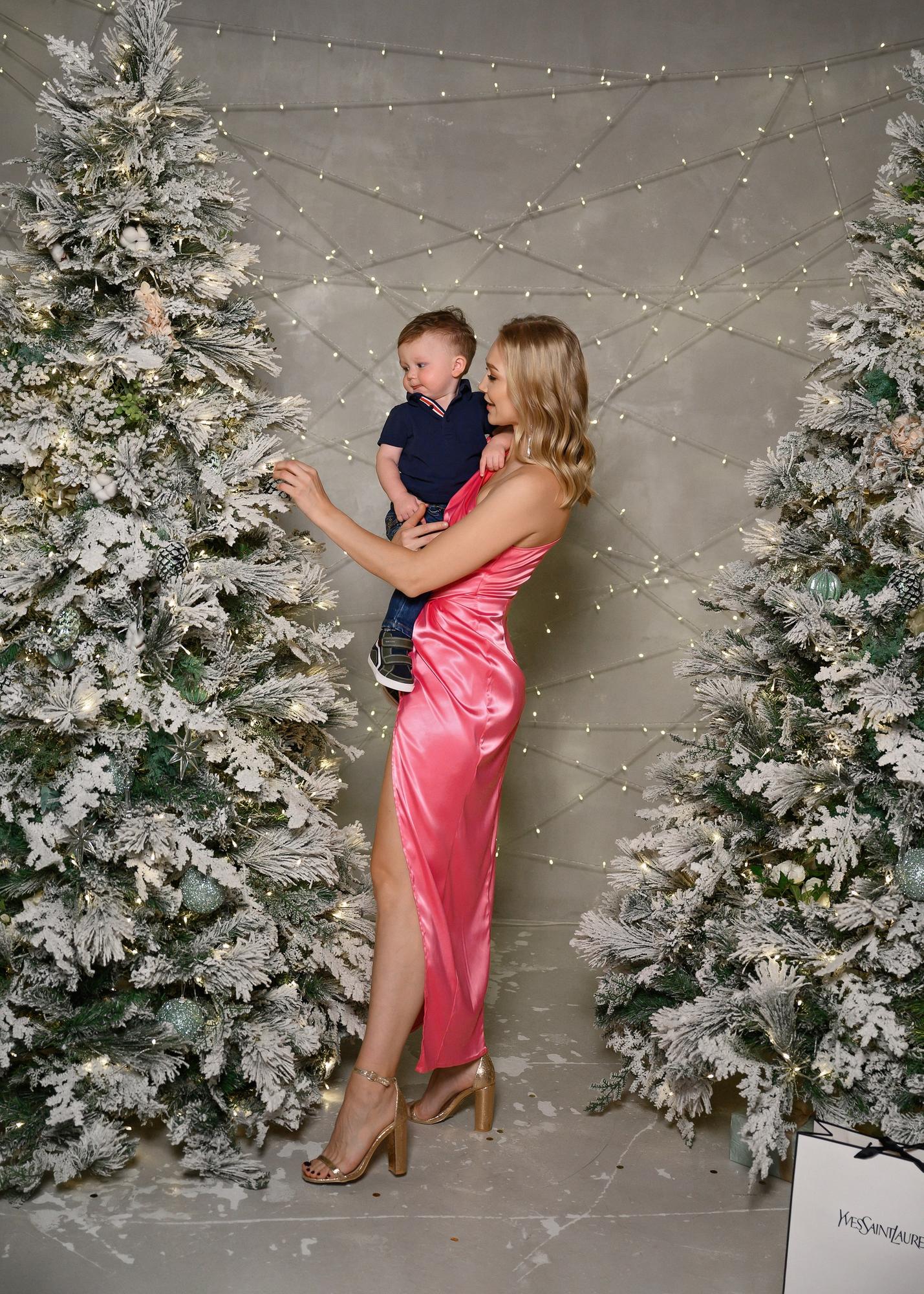 Малиновое шелк по фигуре с одним рукавом