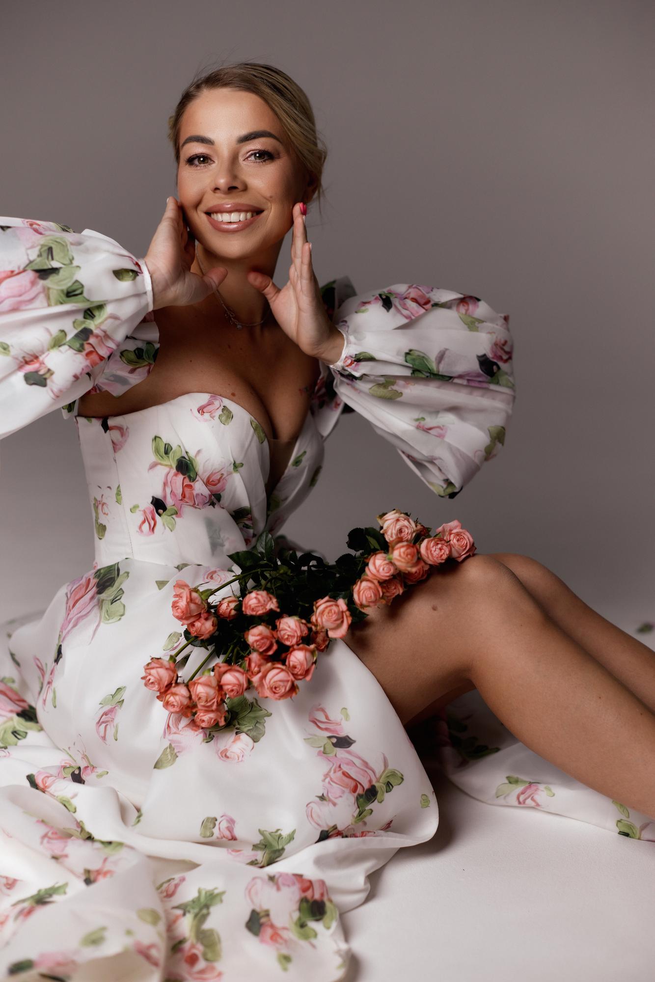 Молочное цветочное со съемным рукавом, органза