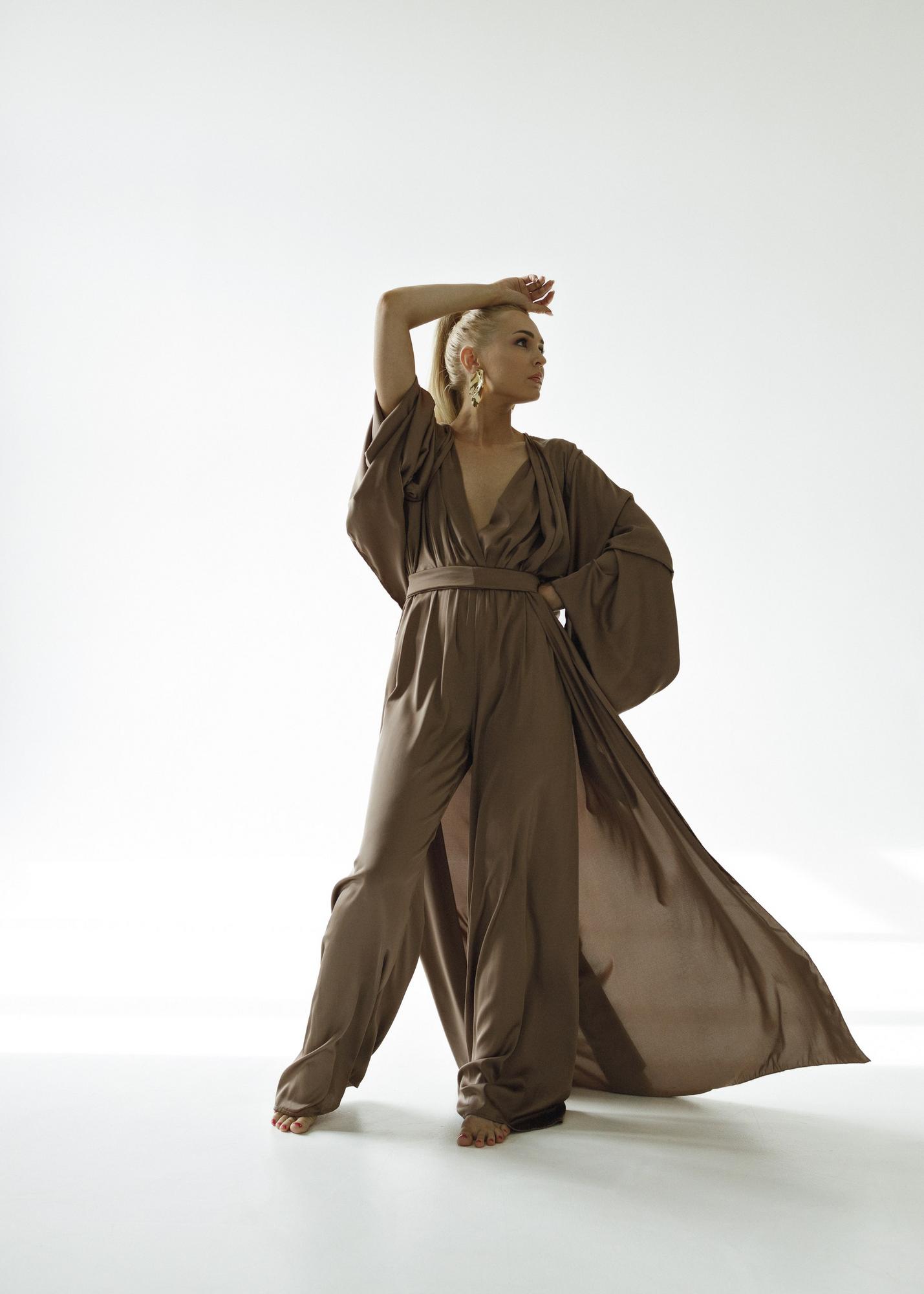 Шоколадный шелковый комбинезон