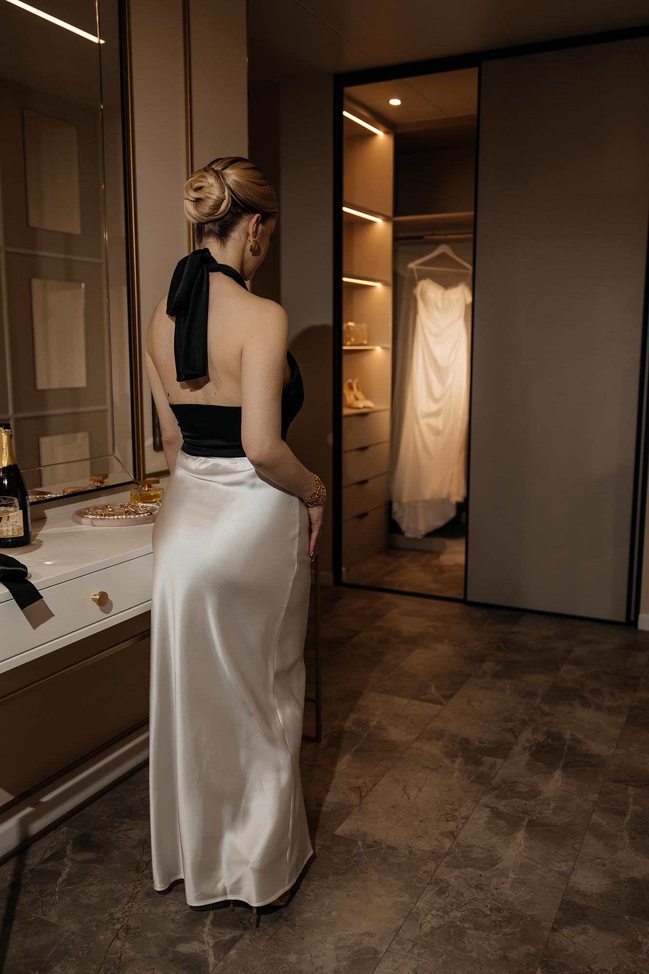 Юбка белая шелк с разрезом сбоку