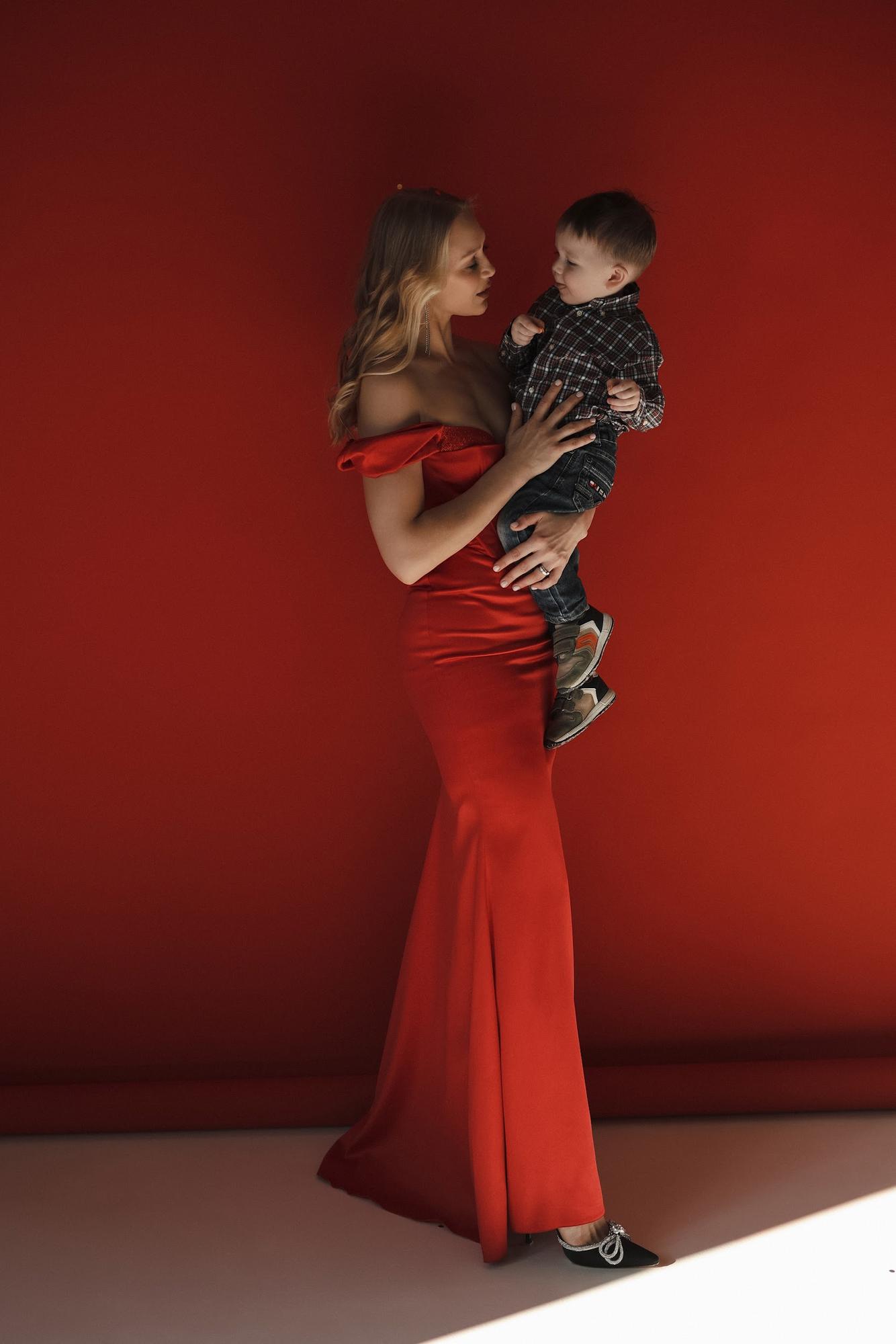 Комплект красная юбка атлас корсет глиттерные вставки спущенные плечи