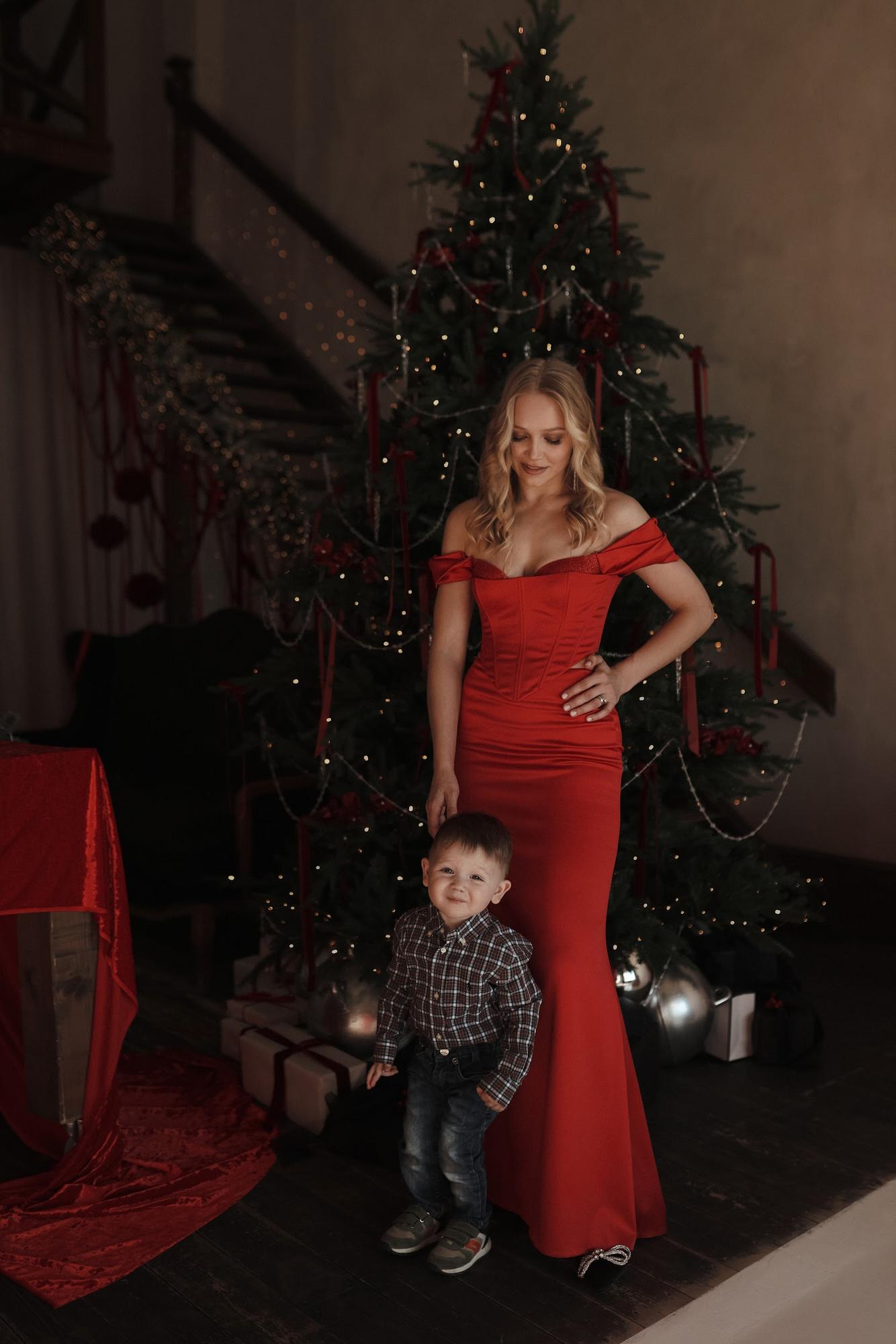 Комплект красная юбка атлас корсет глиттерные вставки спущенные плечи