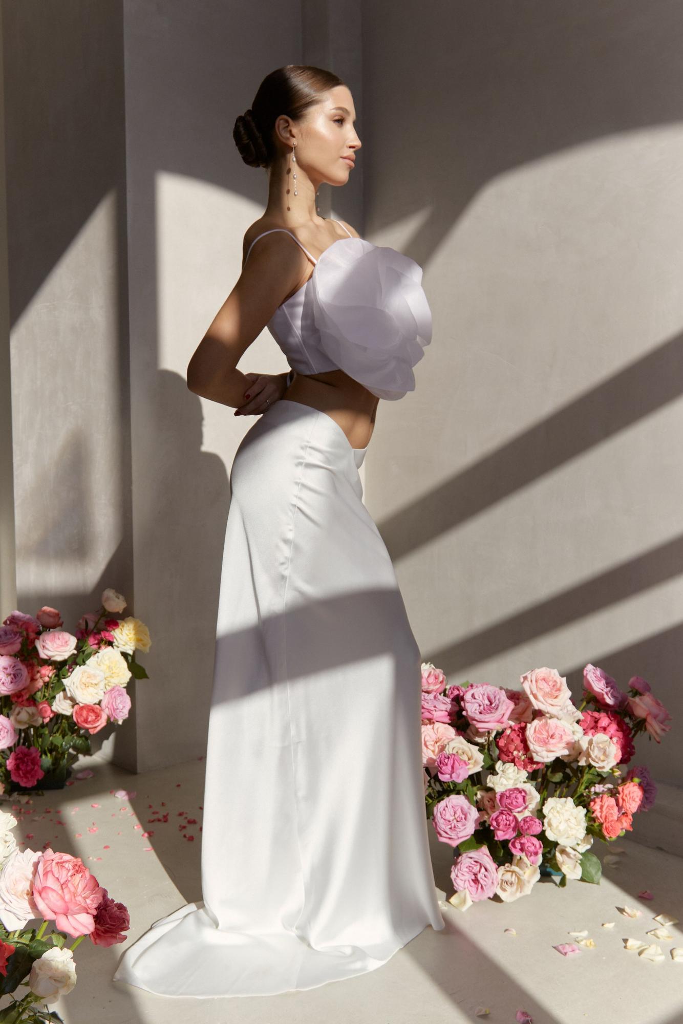 Белый топ органза цветок тонкая лямка