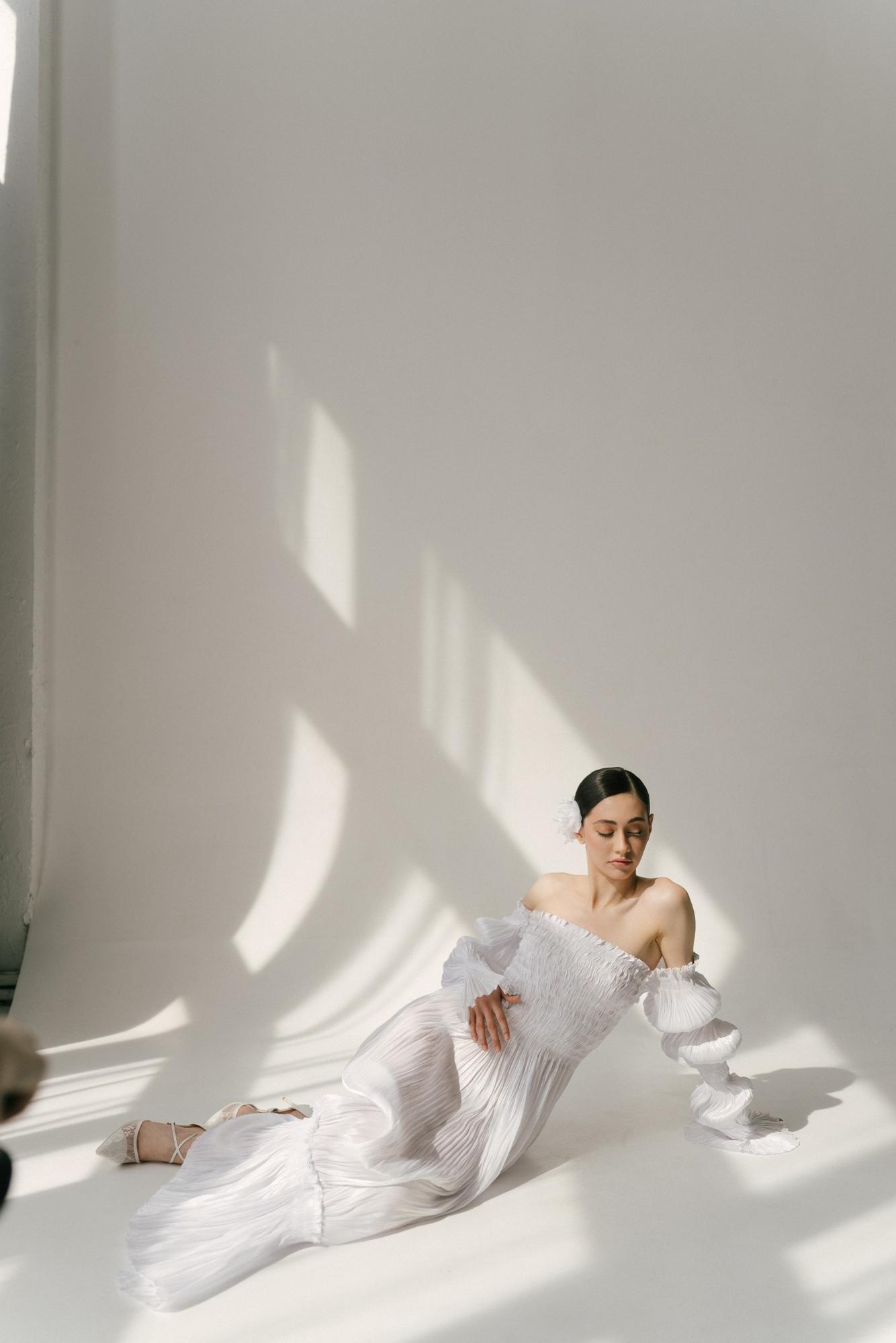 Белое плиссировка гофре с рукавами