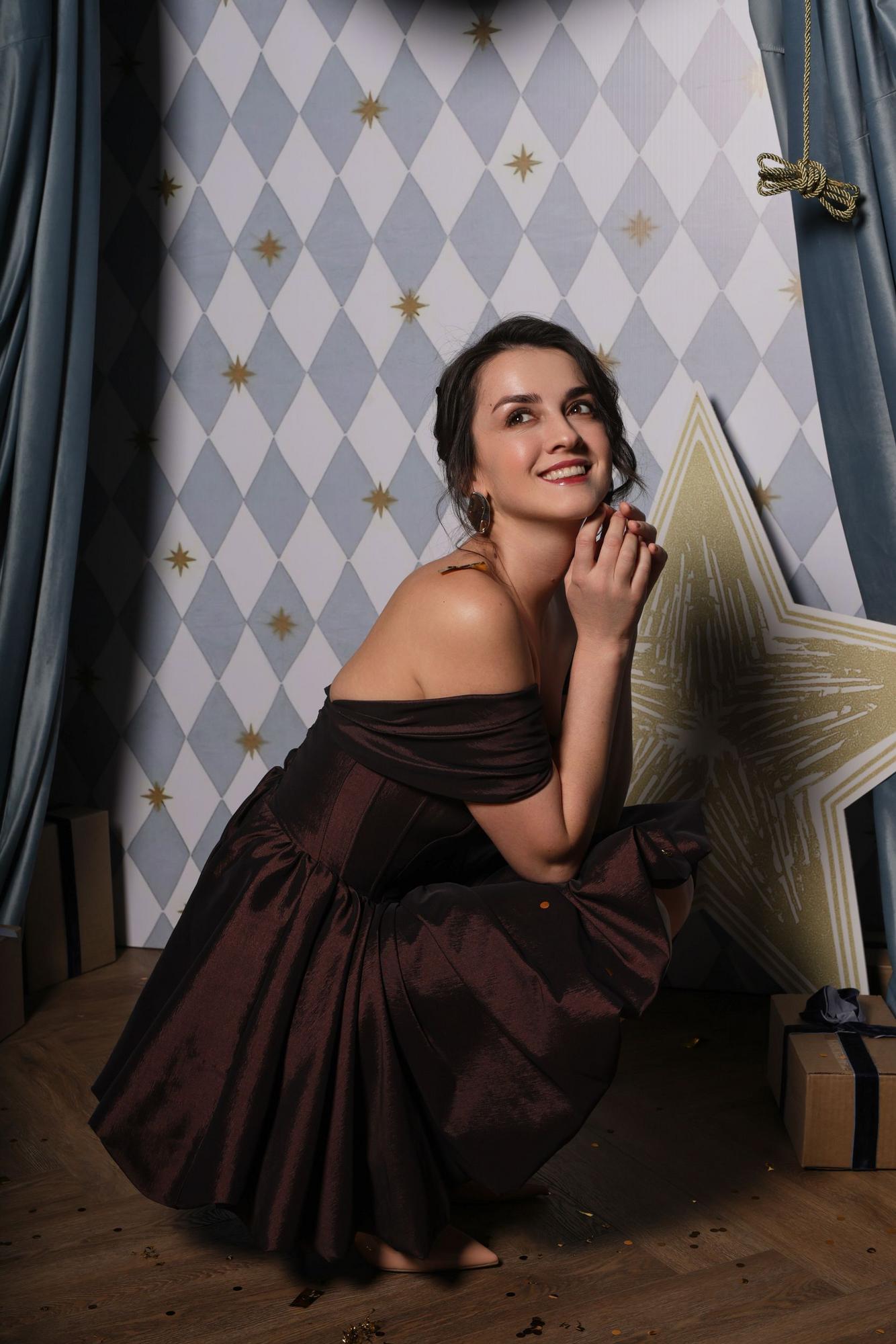 Шоколад короткое спущенные плечи юбка колокольчик