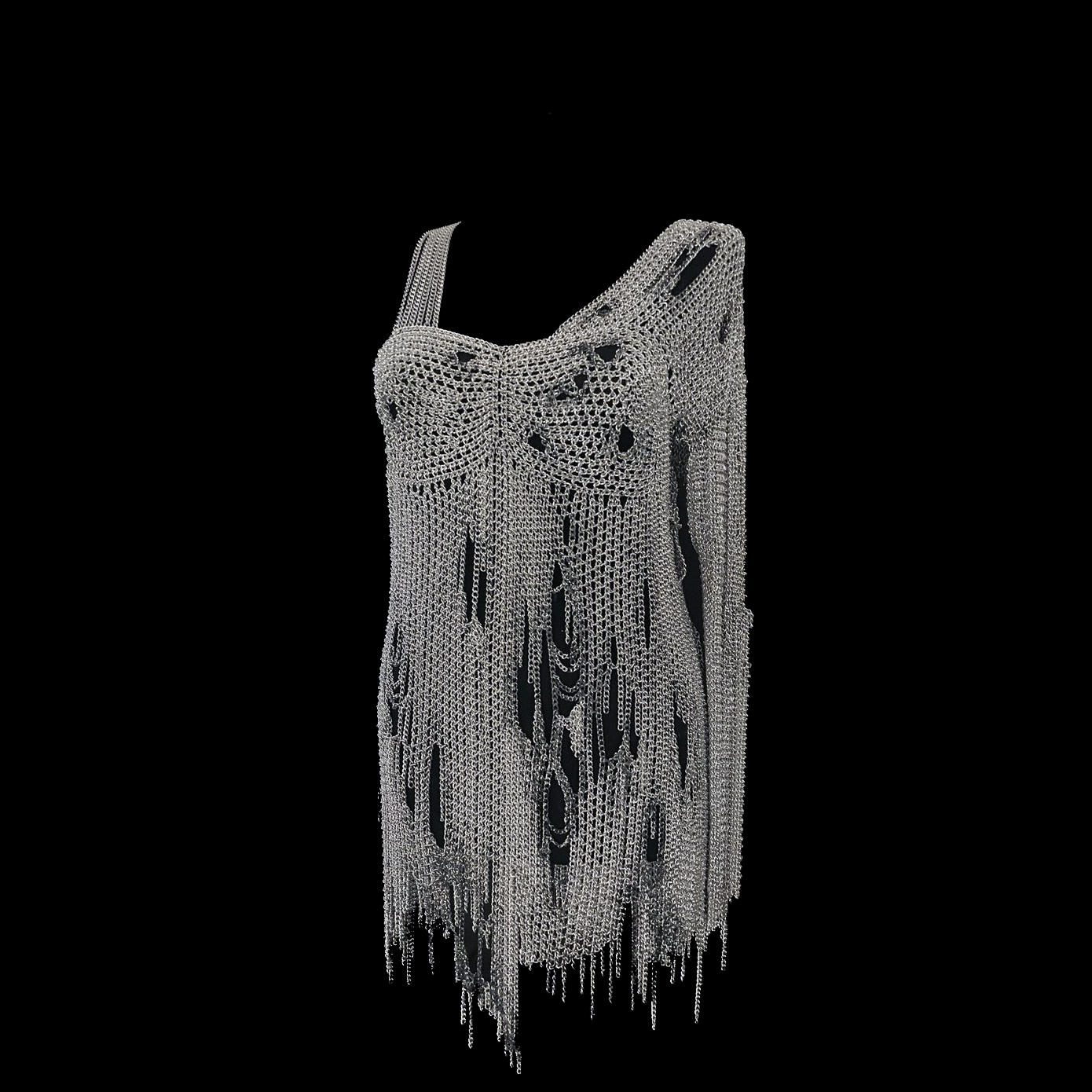 Платье Nevoda из кольчужного плетения, асимметричный силуэт с прорезями и каскадом цепей.