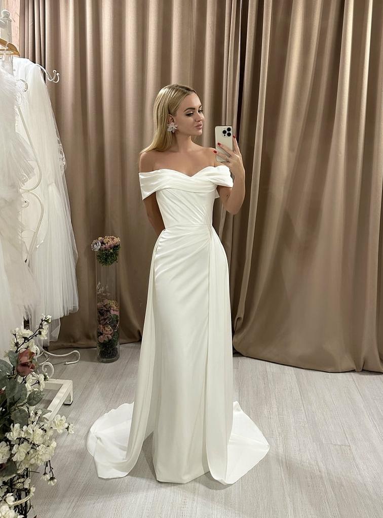 Недорогое свадебное платье из атласа Like Miracle - Vanda