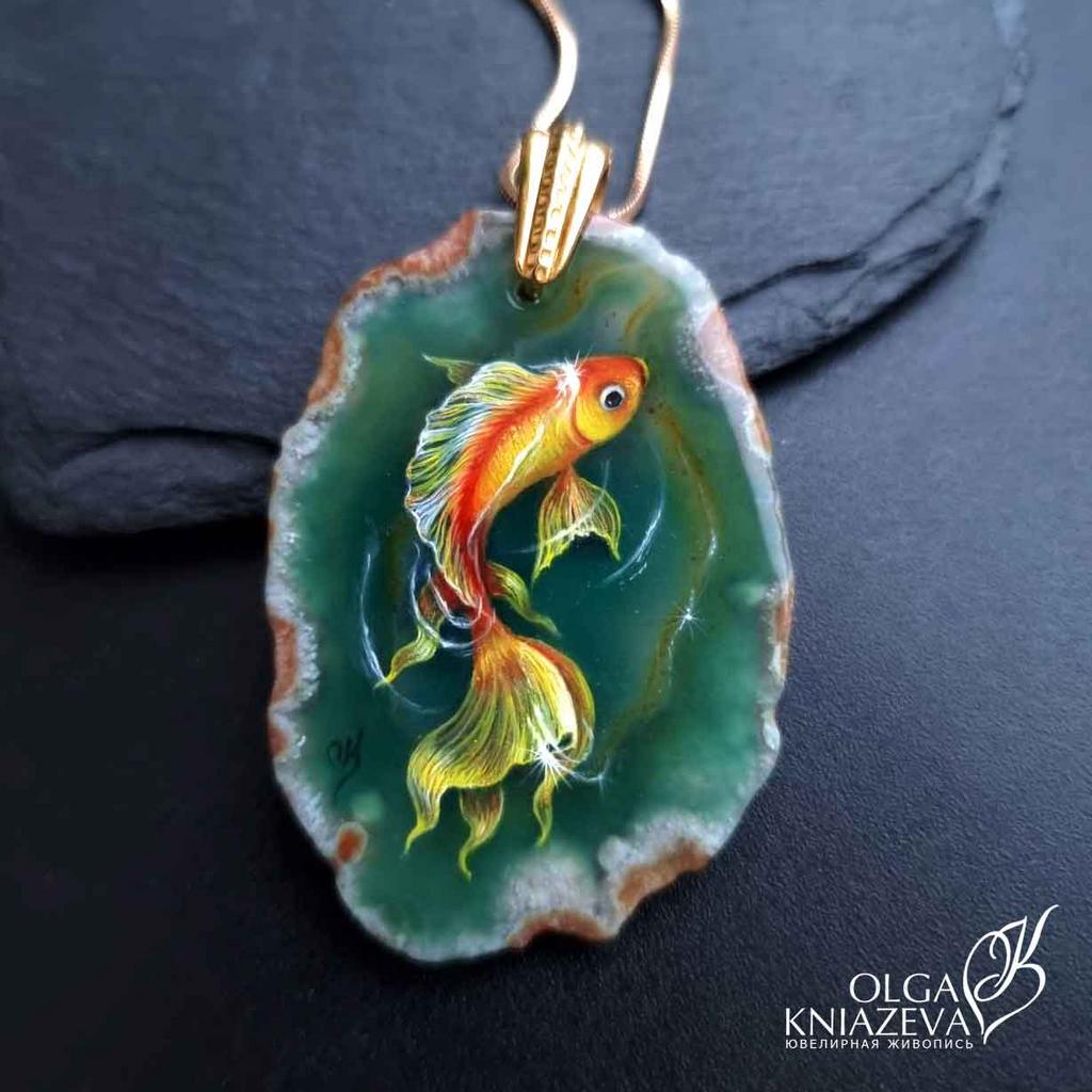 ЗОЛОТАЯ РЫБКА на зеленом агате