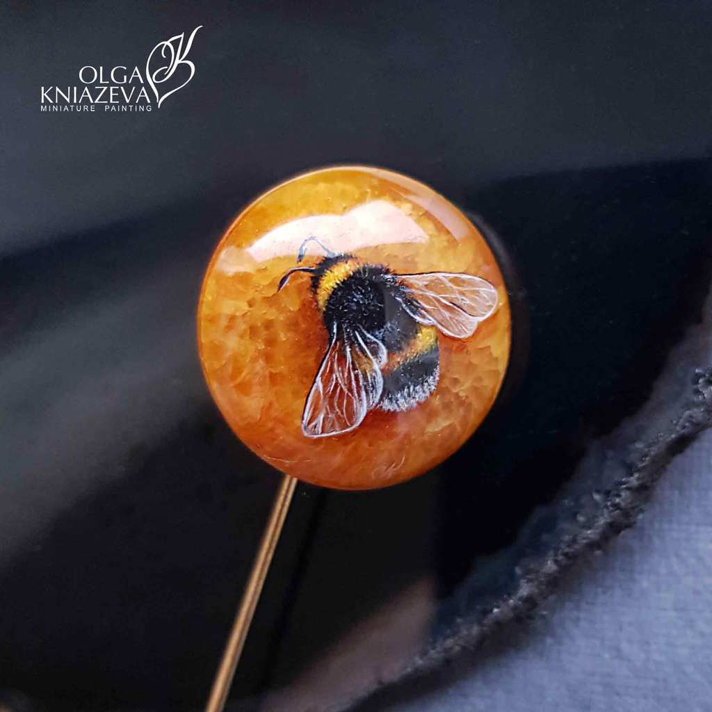 Брошь игла Мохнатый шмель, ювелирная живопись на камне художника Ольги Князевой, фото 1