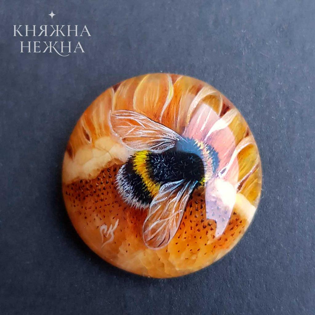 Ювелирная живопись на камне - Шмель