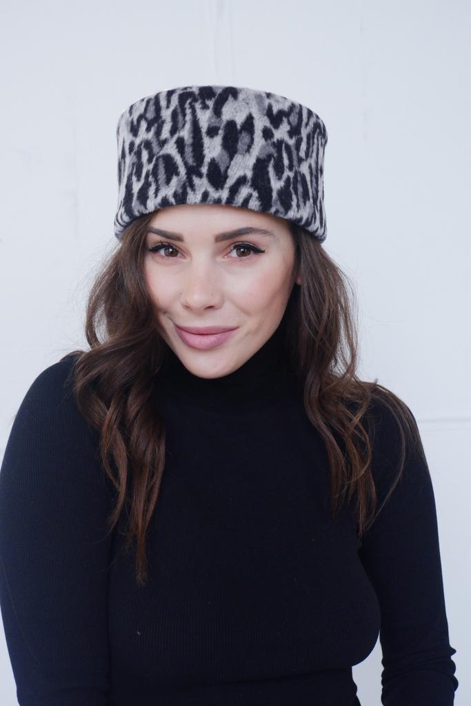 Т25-1 шляпа женская ТАБЛЕТКА  серо-черный леопард