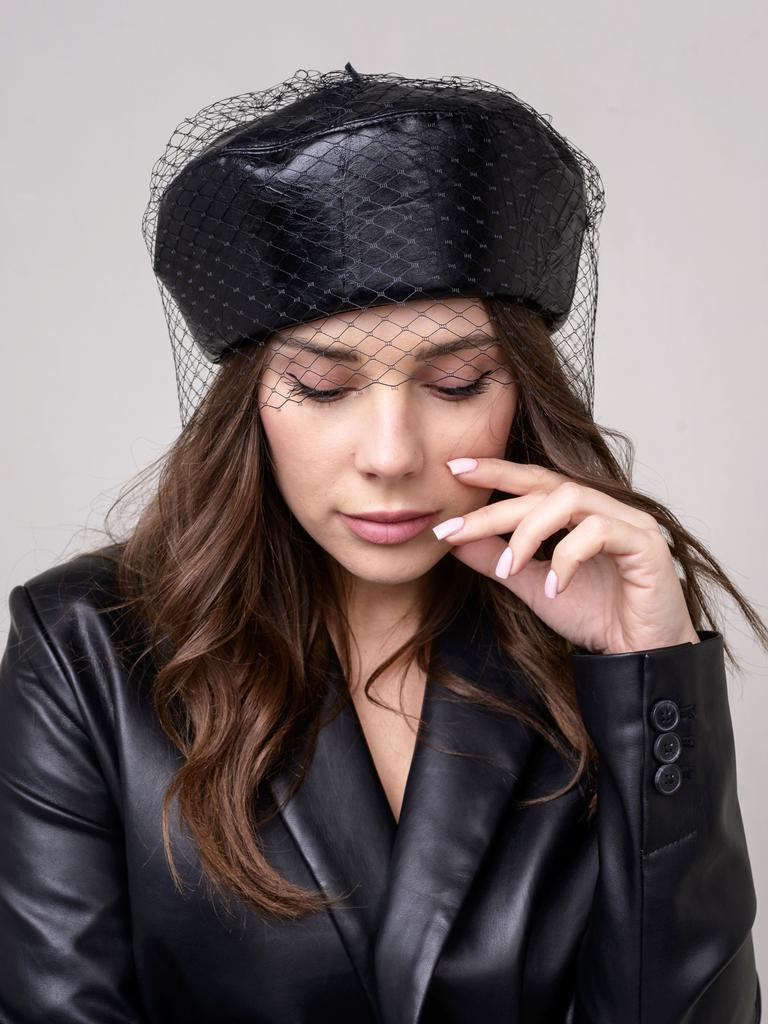 Берет экокожа черный с вуалью