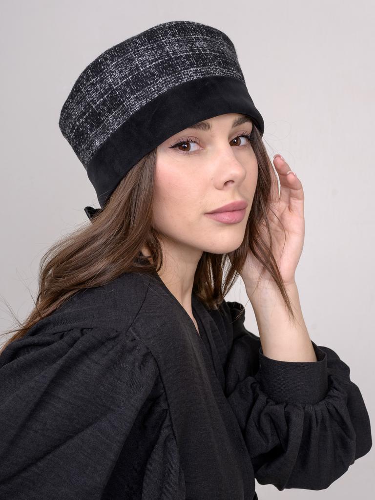 Таблетка с отворотом твид черная