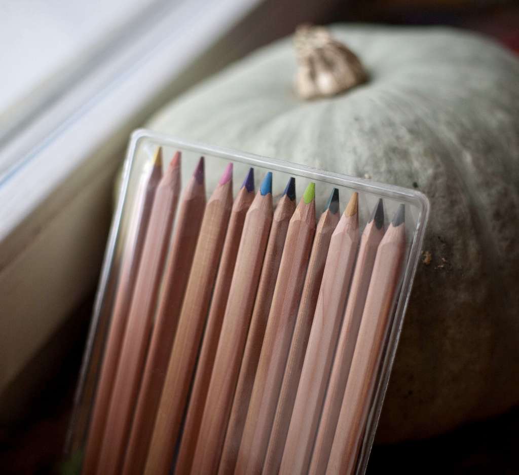 Карандаши цветные Yorik (Йорик) трехгранные, нелакированные, набор 12 цветов, пластиковая упаковка