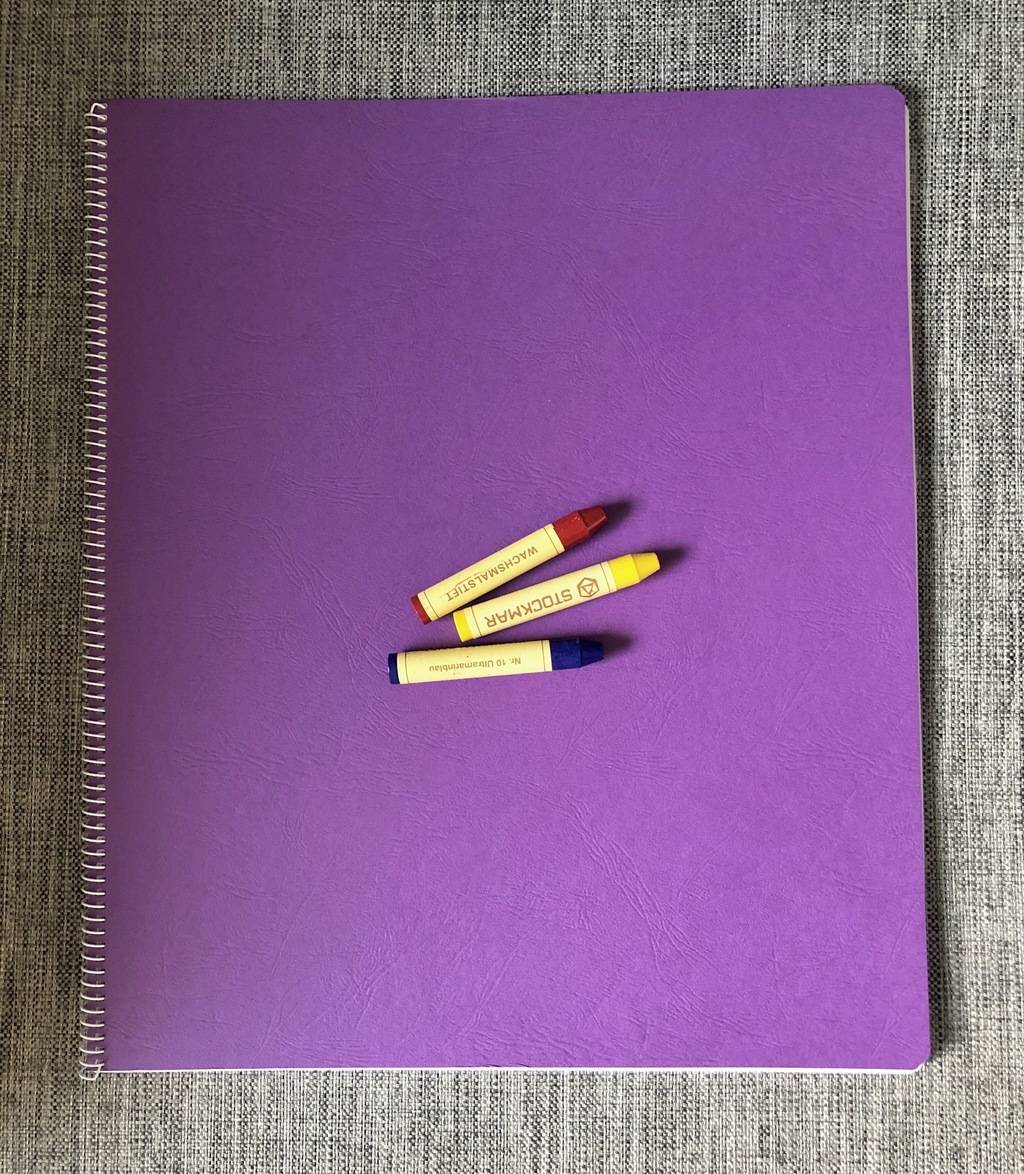 Тетрадь для главного урока, на спирали, 32*38 см, вертикальная с промакашкой между страницами - пурпурный