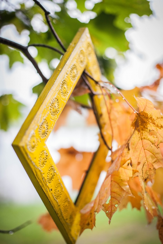 Жёлтая с рисунком