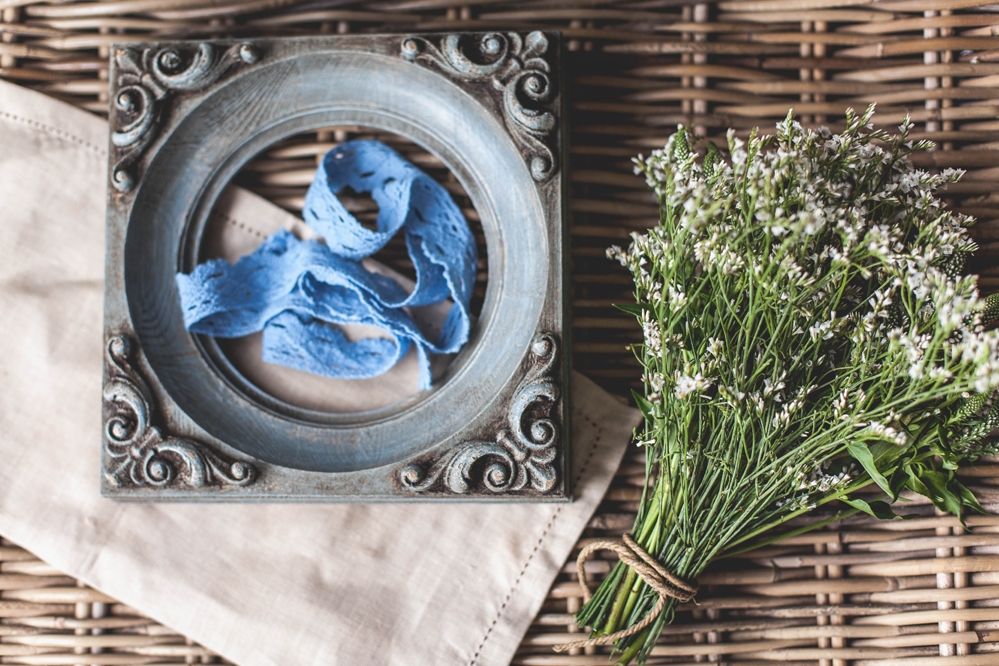 Квадратная с завитками