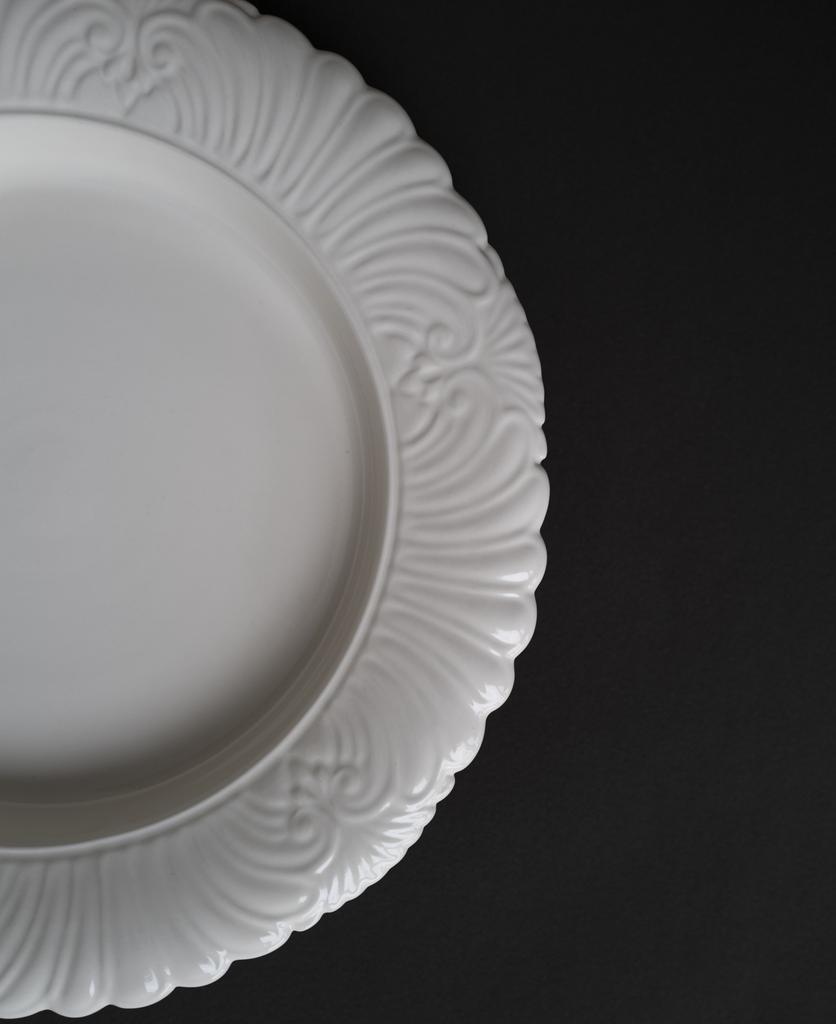 Тарелка «Маргарита» белая