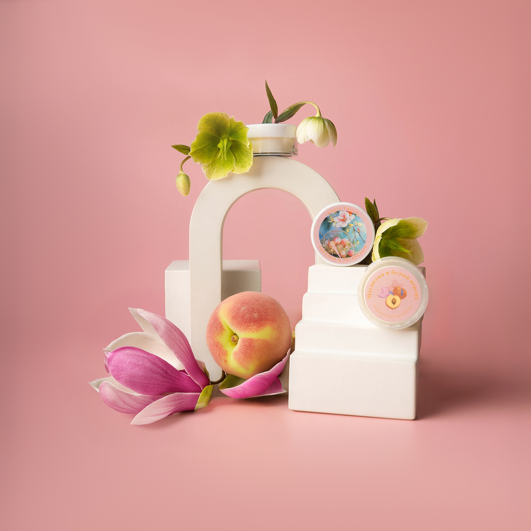 Магнолия и белый персик