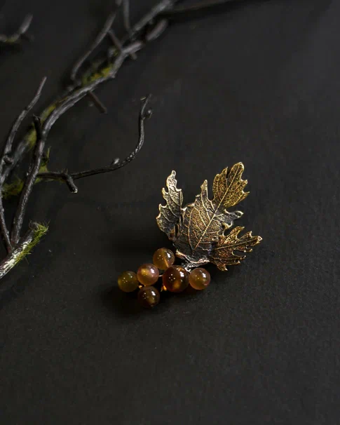 Брошь "Морошка"