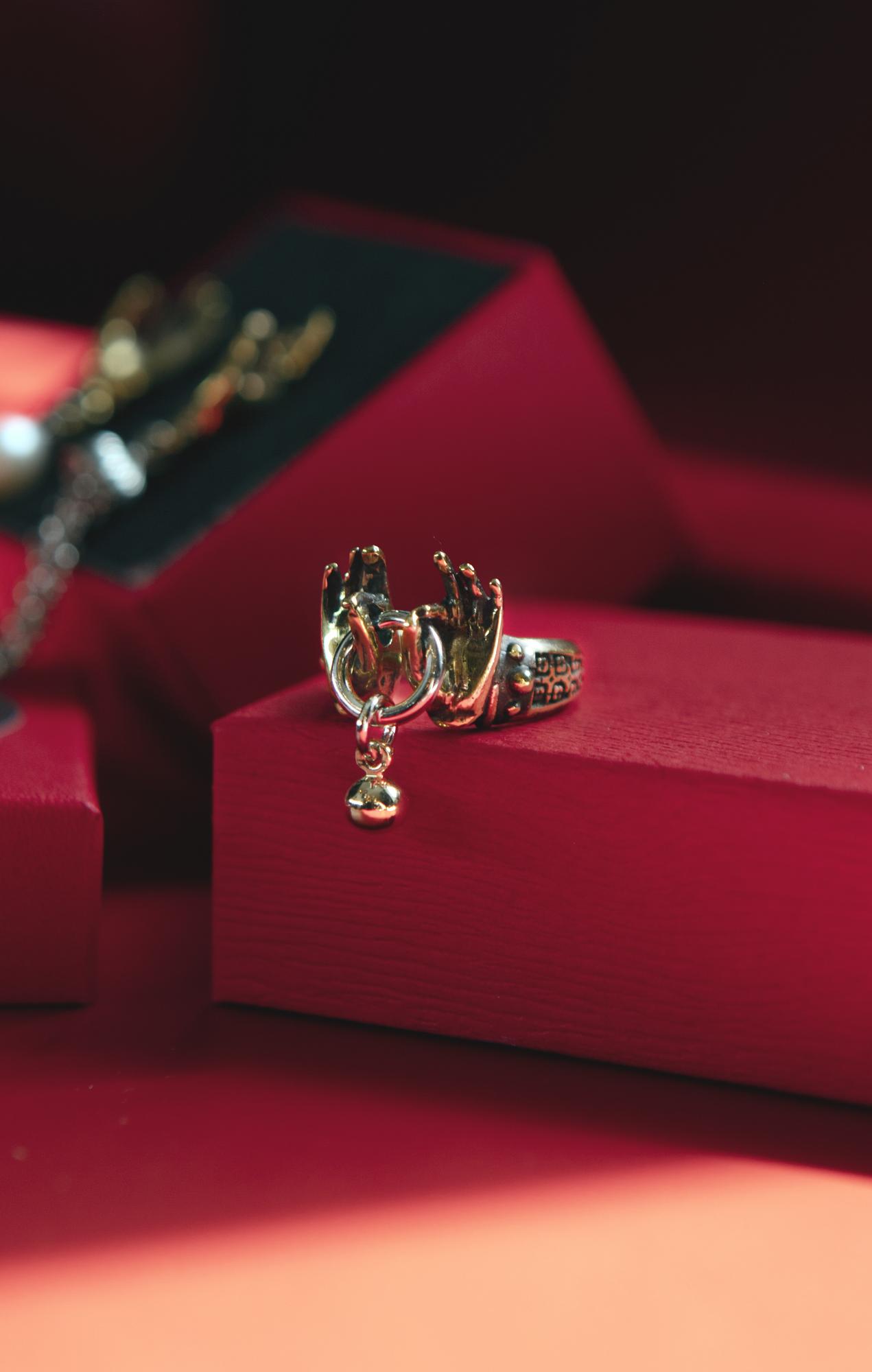 Кольцо "Прикасаюсь" в ювелирной бронзе