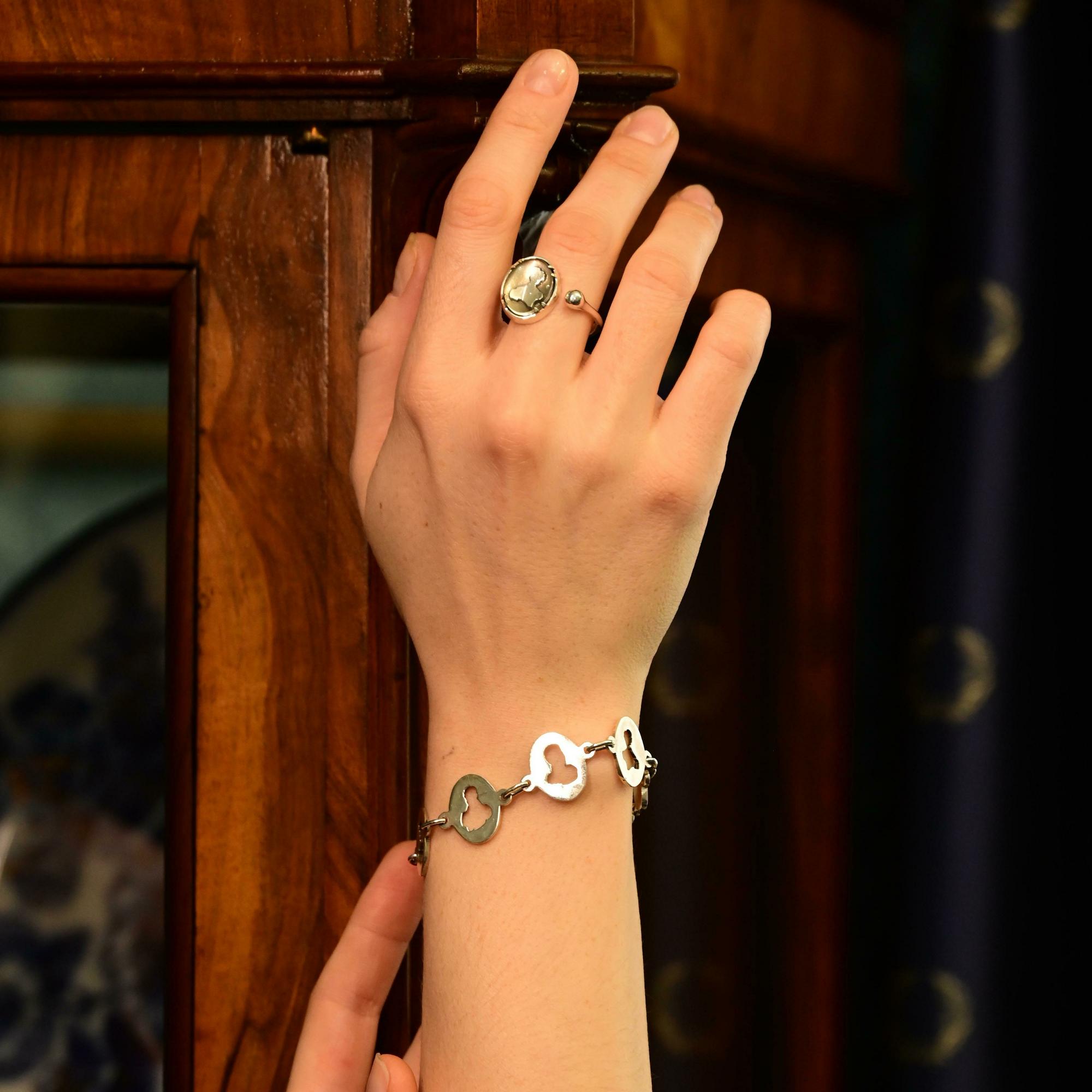 Браслет "Силуэты истории"