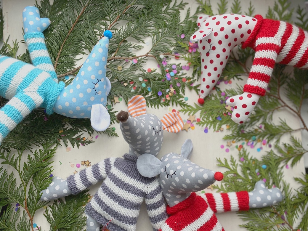 мышки в свитерках