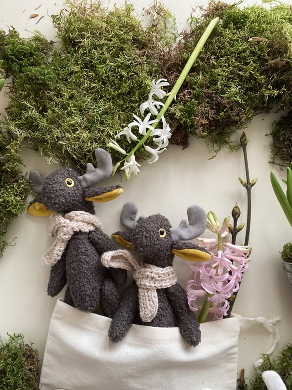 Лосик в шарфике