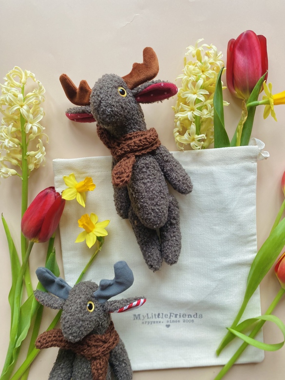 Лось в шарфе