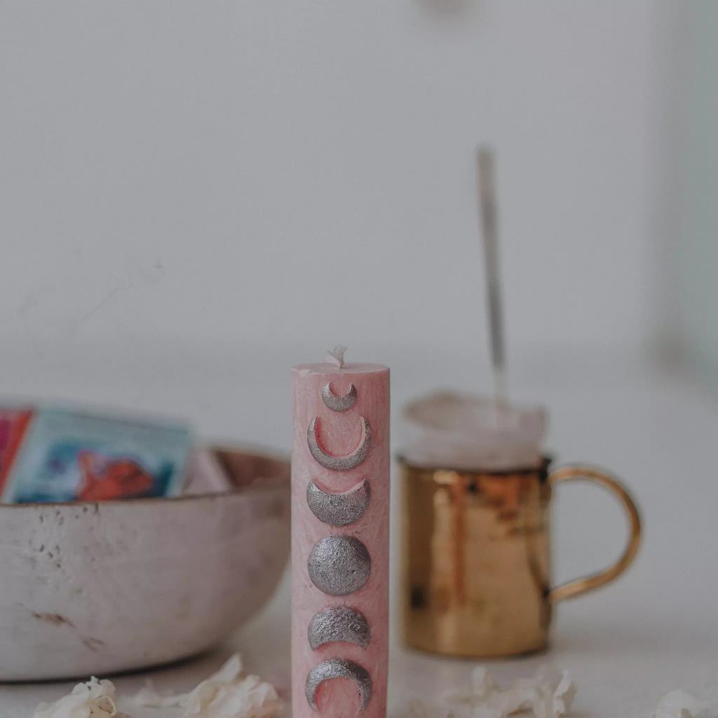 Свеча "Фазы луны" розовая