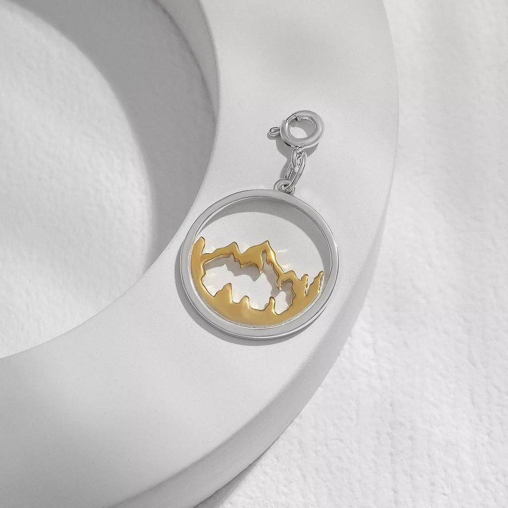 Подвеска с позолотой "Горные Вершины" на карабине (Ag 925)