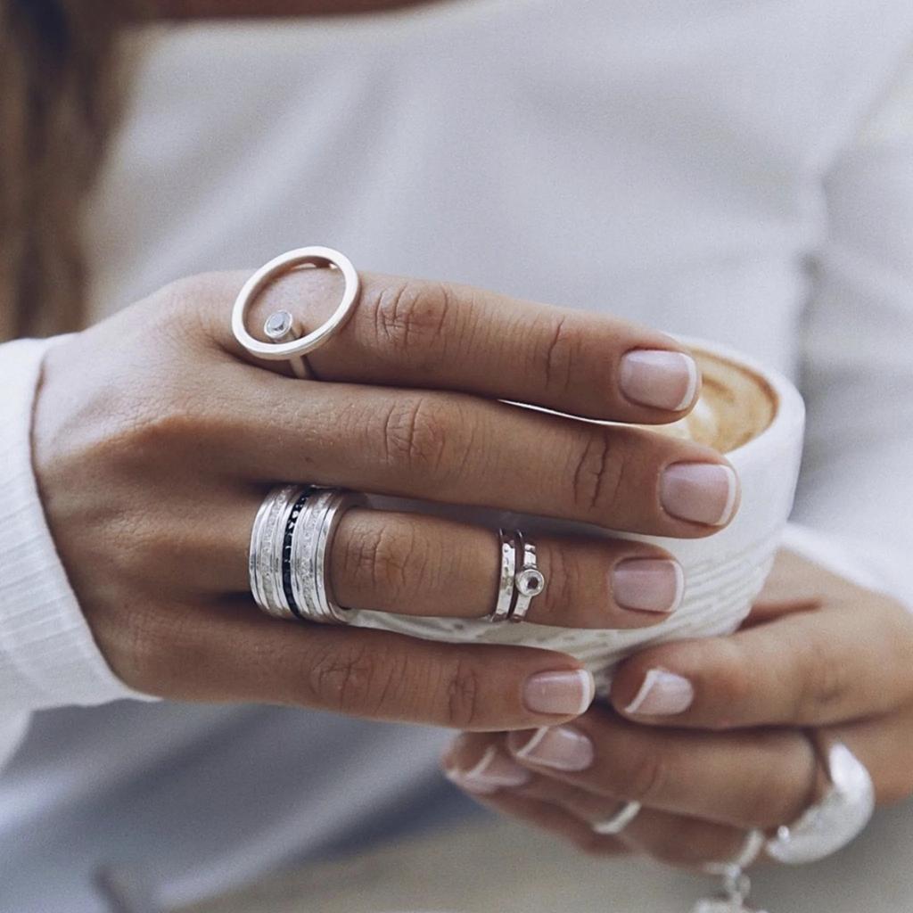 Кольцо на фалангу с белым цирконом (мятое) (Ag 925)