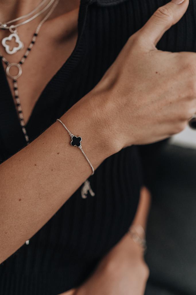 Браслет клевер черный оникс с кисточкой (Ag 925)